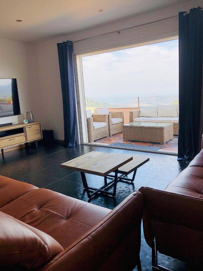 Location de vacances pour 6 personnes, avec piscine ainsi que vue et terrasse à Casalabriva - 4