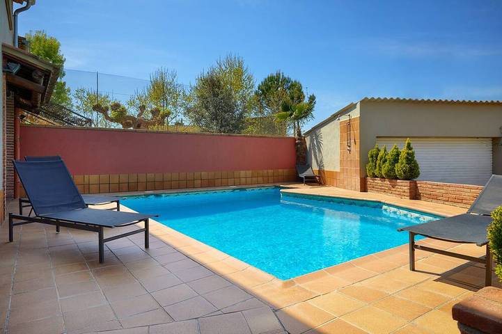 Location de vacances pour 10 personnes, avec Terrasse et Jardin à Bordils