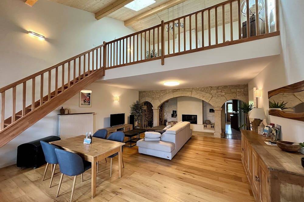 Character house in Narlaymeer, Le Frasnois