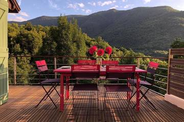 Gîte pour 11 personnes, avec jacuzzi ainsi que jardin et balcon dans Unac