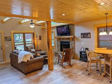 Vacation House for 6 Guests in Blue Ridge Parkway, Maggie Valley, Picture 2