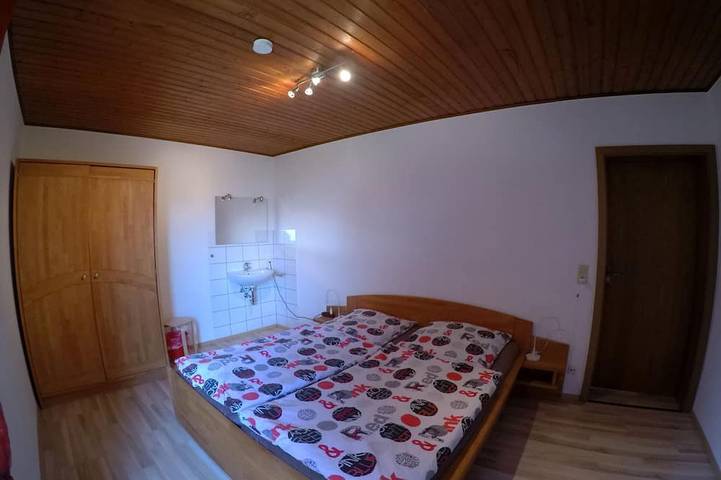 Ferienhaus für 10 Personen, mit Balkon und Whirlpool sowie Terrasse und Garten in Morschen - 3