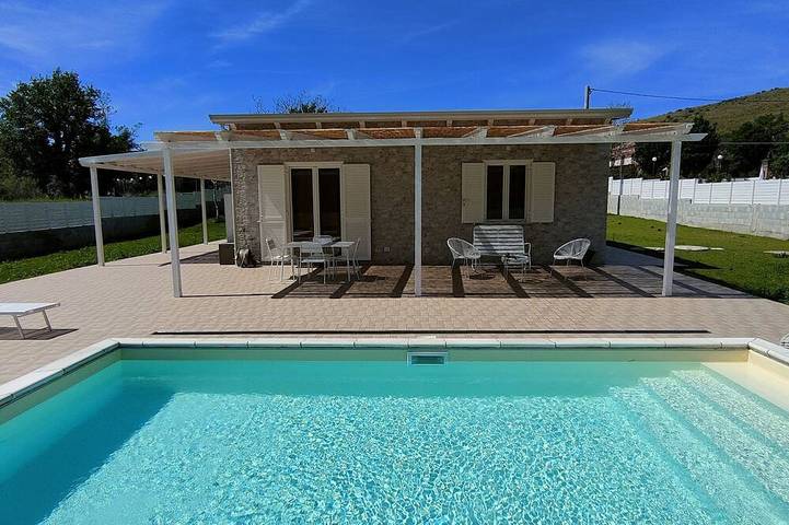 Detached villa with swimming pool and sauna in Giano Vetusto, Provincia de Caserta