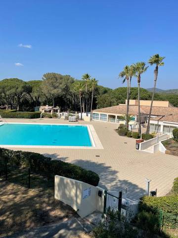 Gîte pour 4 personnes, avec piscine et balcon dans Golf et Tennis Club de Valescure