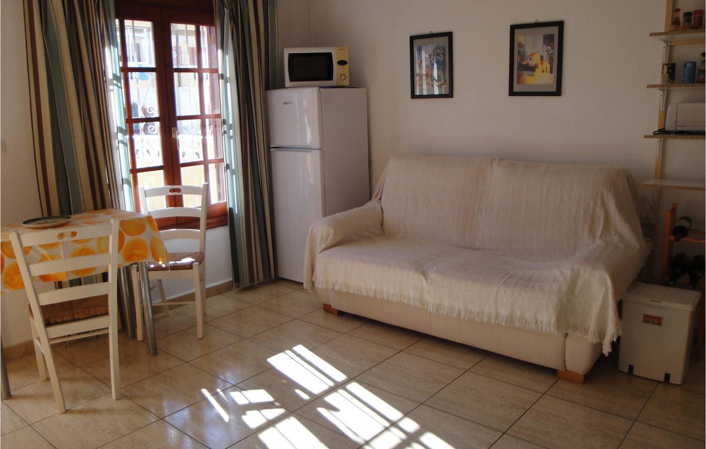 Ganze Ferienwohnung, Terrassenwohnung 1.5km zum Strand mit AC & TV in Orihuela, Costa Blanca