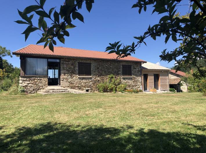 Chambre d’hôte pour 4 personnes, avec jardin dans Parc Naturel Régional Livradois-Forez - 2