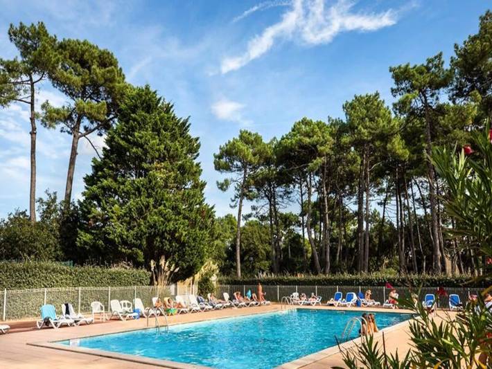 Location de vacances pour 2 personnes, avec piscine et terrasse, adapté aux familles à Soustons