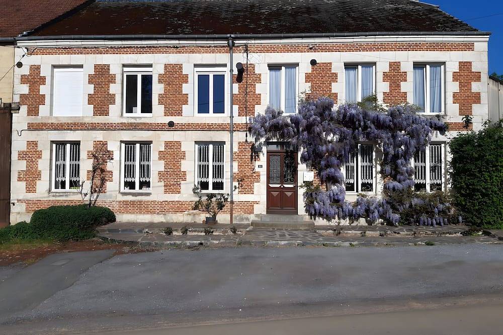 Chambres d'hôtes  La Grange Aux Oiseaux in Neuville-lez-Beaulieu, Parc naturel régional des Ardennes