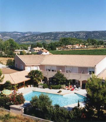 Hôtel pour 3 personnes, avec jardin et piscine à Aniane