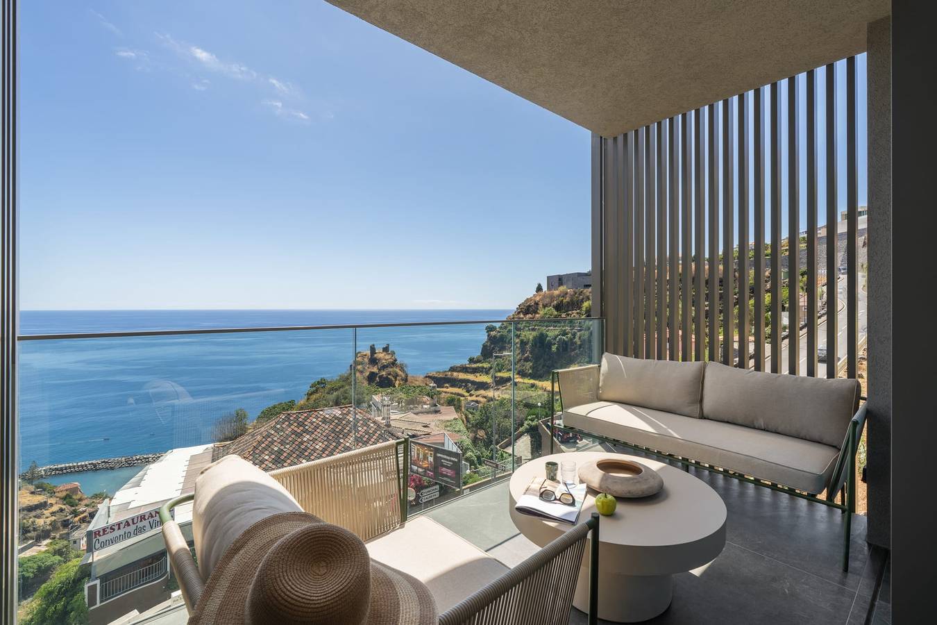 Apartamento inteiro, Calheta Hills Iii – Refúgio Moderno com Vista Mar in Calheta, Madeira