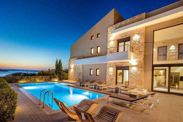 Villa for 9 people, with sauna and garden in Almyrida