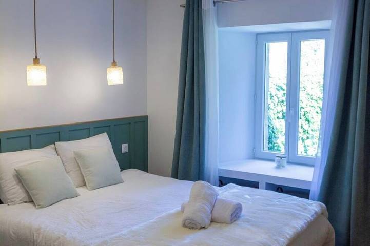 Apartamento entero, 80 m² Vacation Rental + 20 m² Studio - Sleeps 8 - Puy du Fou in Mauléon, Valle del Loira