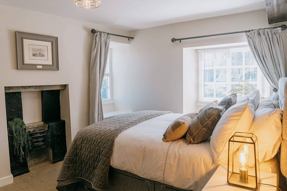 Luxury 2 bed village retreat with 4 pubs & garden with views in Middleham, North Yorkshire