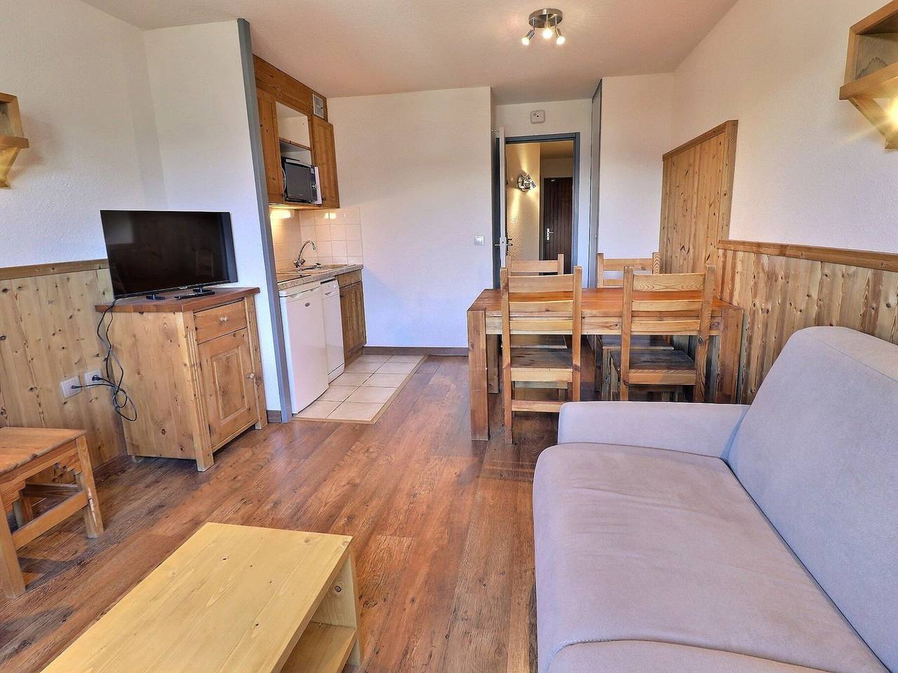 Apartamento entero, Cómodo 2 Piezas con Balcón, Se Admiten Mascotas, Esquís en la Puerta in La Tania, La Perrière