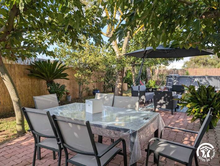 Gîte pour 6 personnes, avec piscine et jardin à Agde