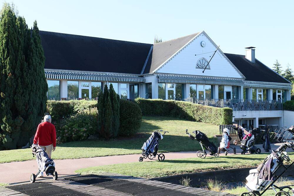Appart Hotel 220 Jungle in Saint-Germain-lès-Corbeil, Essonne