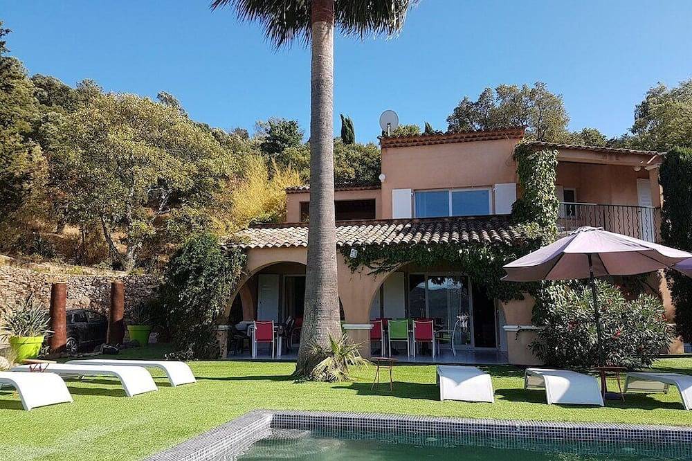 Villa, (14 p), panoramic view of the hills. Large infinity pool.  in Plan-de-la-Tour, Region de Draguignan