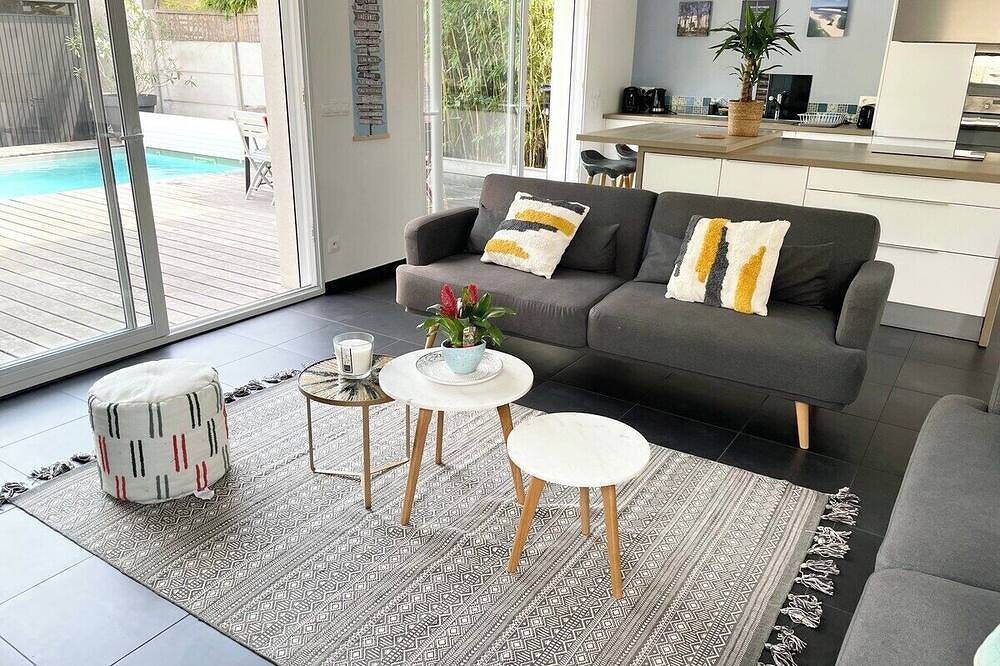 Villa Rafael with Pool in Pessac: Fun and Relaxing in Pessac, Bordeaux und Umgebung