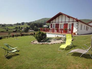 Gîte pour 4 personnes, avec jardin à Hélette