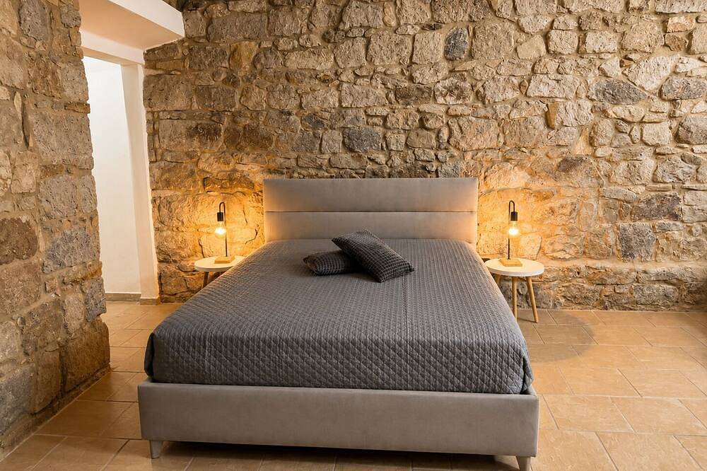 Ganze Wohnung, Maison Tabarka: Comfort and Design Suites in the Historic Center of Carloforte in Carloforte, Sulcis Iglesiente