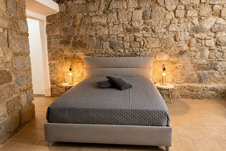 Appartement entier, Maison Tabarka: Comfort and Design Suites in the Historic Center of Carloforte in Carloforte, Sulcis Iglesiente