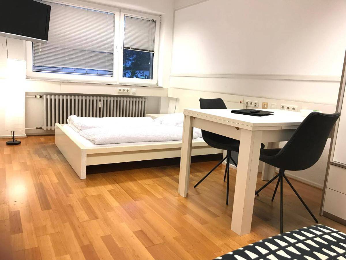 Double Room with Private External Bathroom in Aix-la-Chapelle, Rhénanie