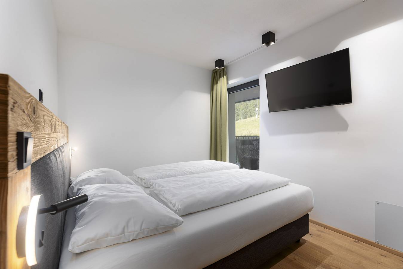 Ganze Wohnung, Superior Ferienwohnung mit 3 Schlafzimmern für bis zu 6 Personen mit Sauna und Hot Tub in Lechtaler Alpen, Berwang