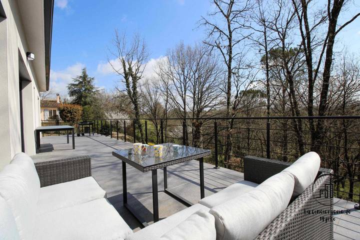 Gîte pour 8 personnes, avec Terrasse et Jardin