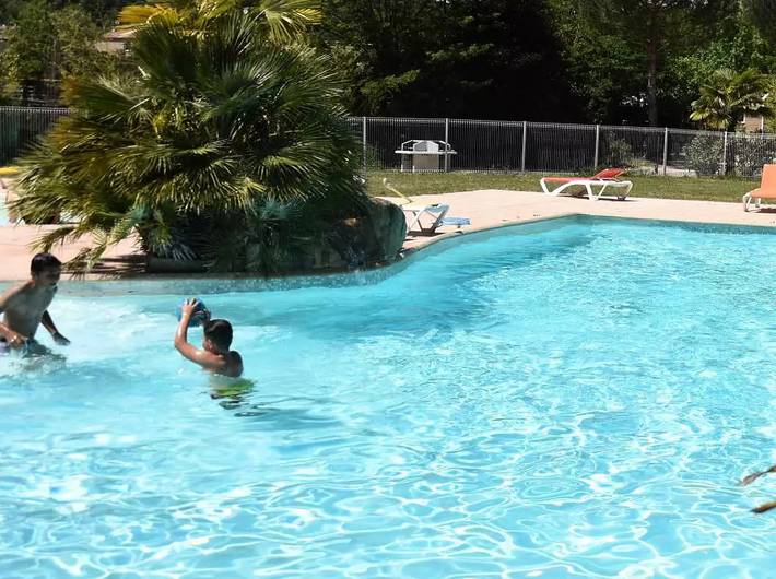 Mobil home pour 4 personnes, avec terrasse et piscine, adapté aux familles à Joyeuse - 2