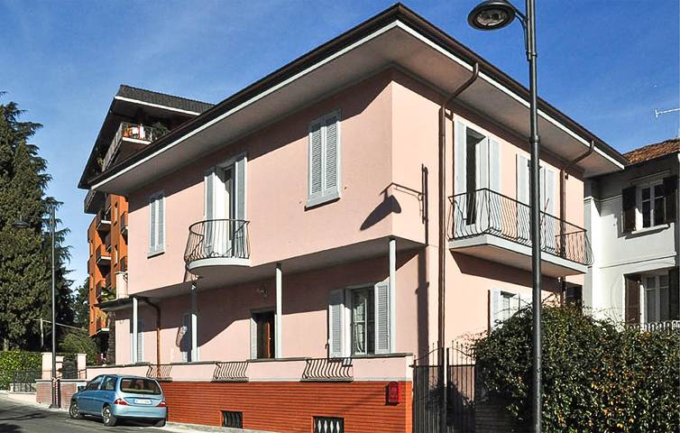 Appartement de vacances entier, Charmant appartement avec terrasse et jardin, près de la plage et du centre-ville, Stresa in Stresa, Comune di Stresa