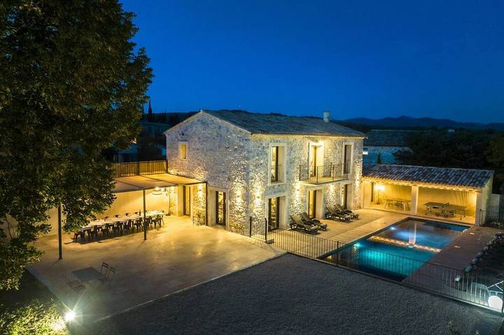 Ferienhaus für 18 Personen, mit Sauna und Garten sowie Whirlpool, mit Haustier in Vaison-la-Romaine