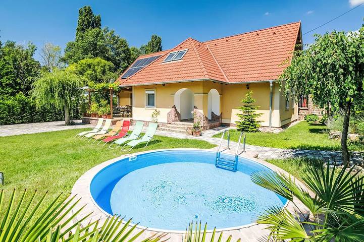 Ferienhaus für 10 Personen, mit Garten und Pool sowie Terrasse - 1