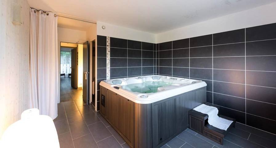 Hotel para 5 personas, con jardín además de jacuzzi y sauna, Familias con niños - 1