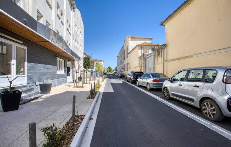 Apartamento vacacional entero, Acogedor apartamento cerca de restaurantes costeros y del centro de la ciudad in Le Château-d'Oléron, Côte de Beauté