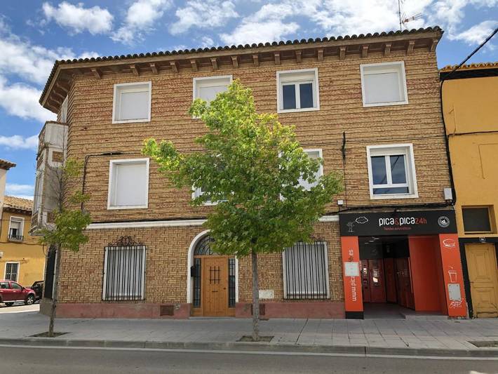 Location de vacances pour 30 personnes, avec jardin dans Villanueva de Gállego