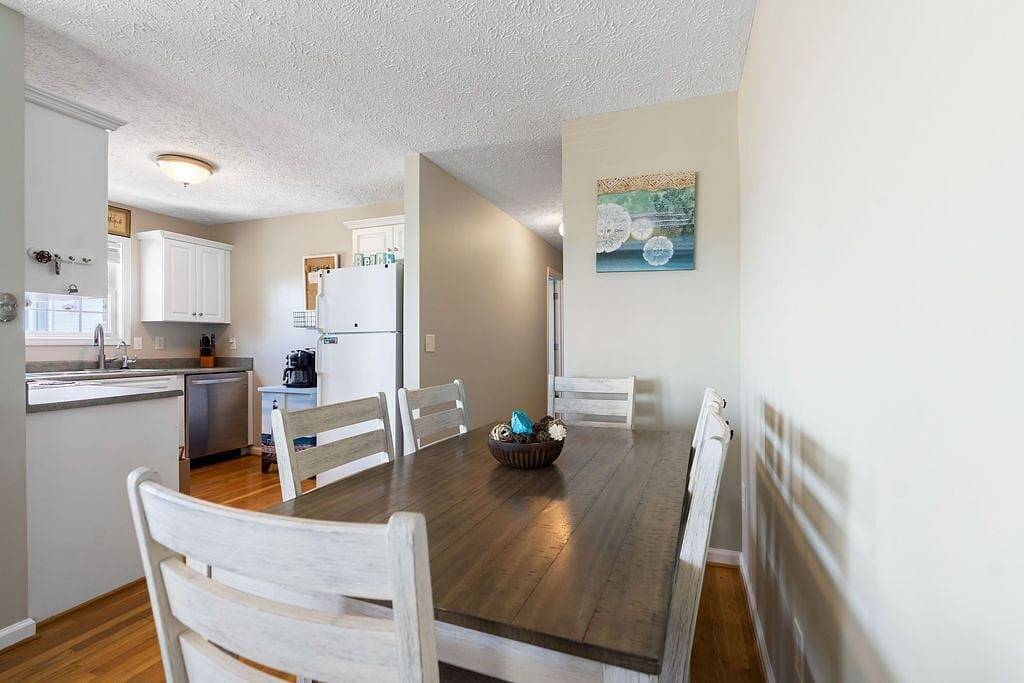 Ganze Wohnung, Cozy beachfront property with amenities, completely renovated recently! in Wilmington Beach, Pleasure Island