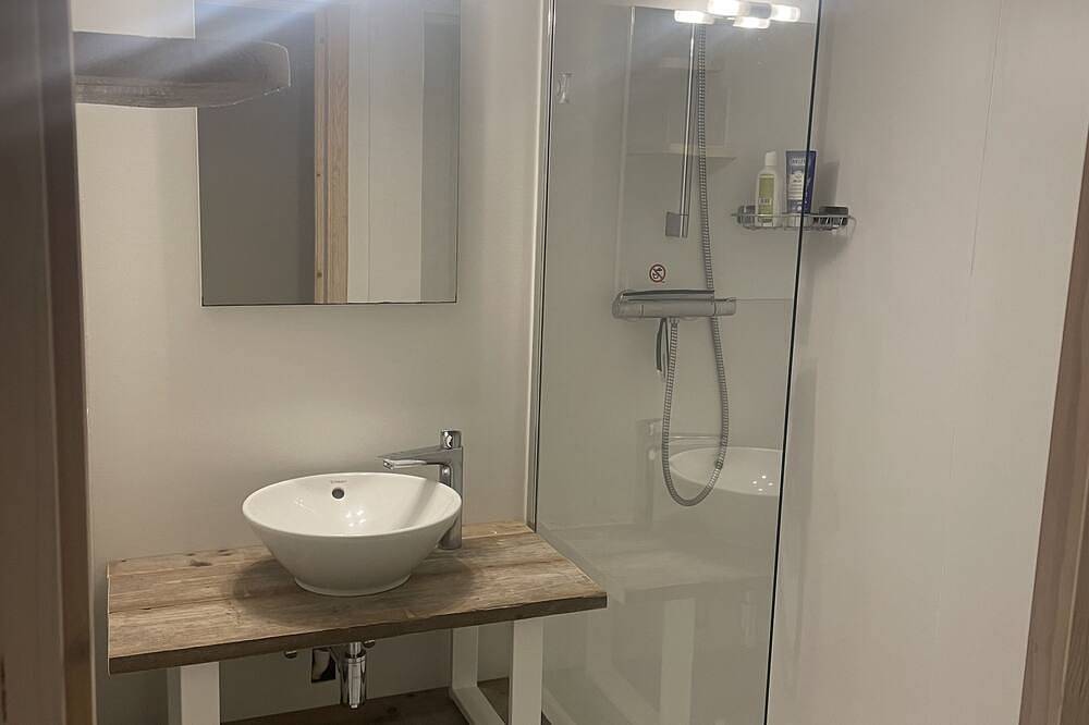 Gastenwoning in Heuvelland met sauna & hottub en zwempoel (optioneel). in Dranouter, Heuvelland