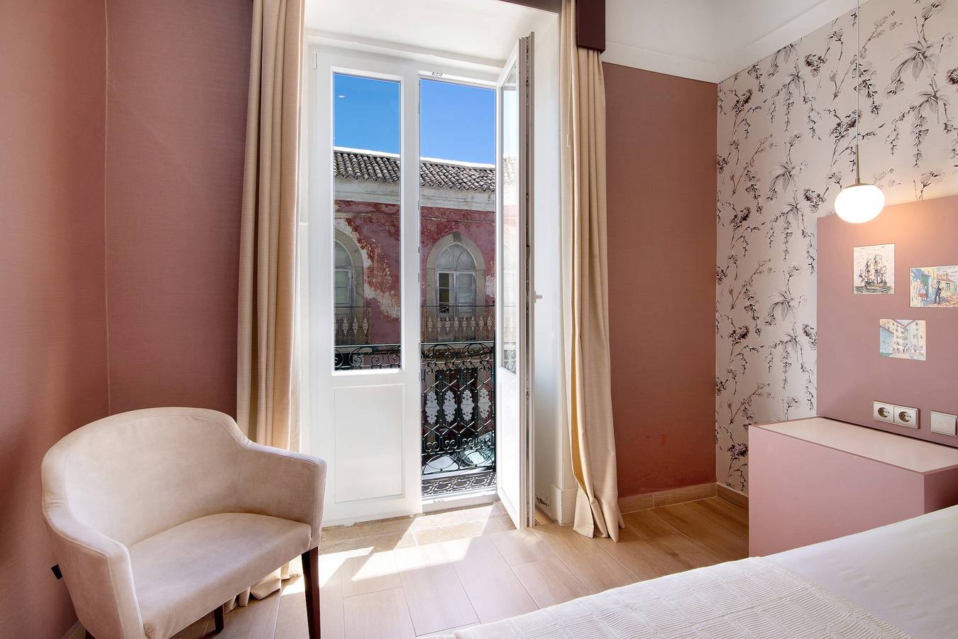 Room 'Quarto Twin Comfort Plus 102' with Shared Terrace, Wi-Fi and Air Conditioning in São Pedro, Faro