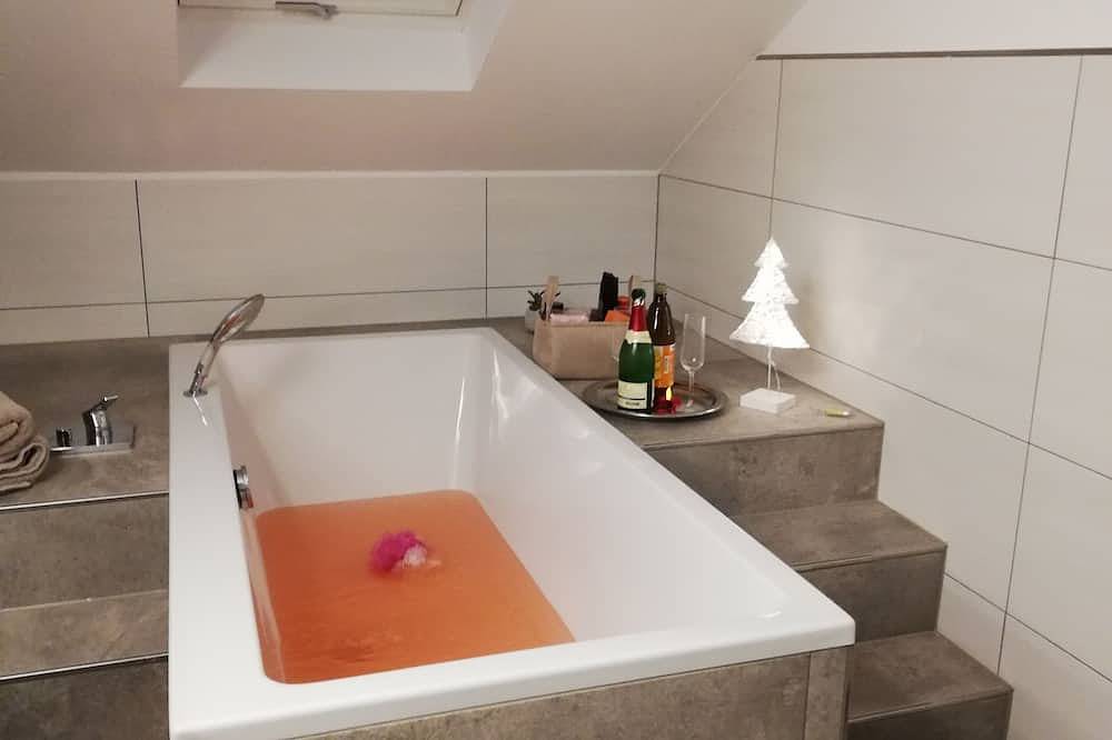 Ganze Wohnung, Emmerich´s neue Ferienwohnung im Dachgeschoss in Bad Wildungen, Waldecker Land