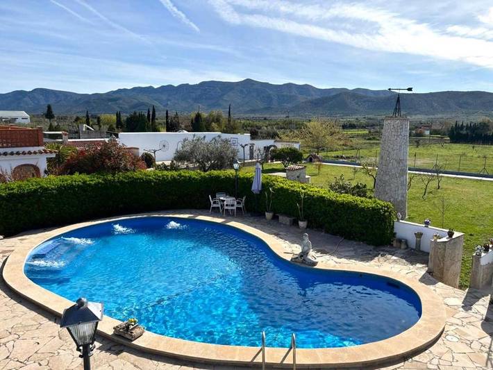 Chalet para 14 personas, con jardín además de vistas y piscina - 1