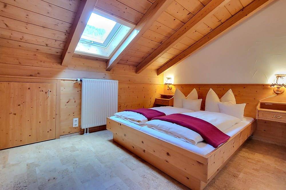 Ganze Wohnung, Gästehaus Mack im oberbayerischen Landhausstil in Oberau, Bayerische Alpen