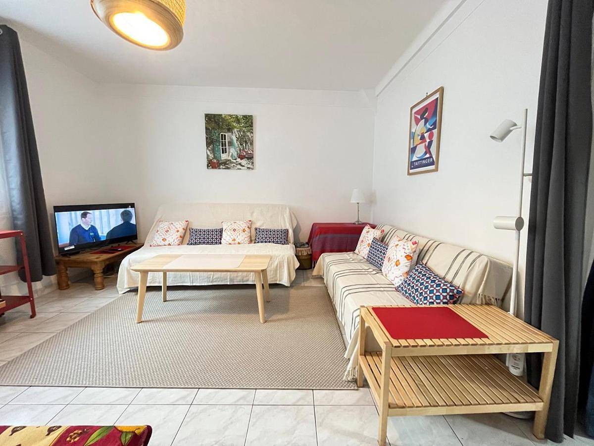 Appartement entier, One-Bedroom Apartment in Fontenay-sous-Bois, Val-de-Marne
