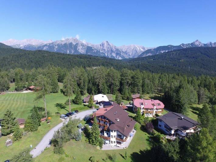 Ferienhaus für 10 Personen, mit Pool und Terrasse sowie Garten und Whirlpool in Seefeld in Tirol