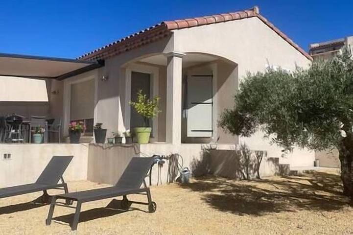 Location de vacances pour 6 personnes, avec Terrasse à Aramon
