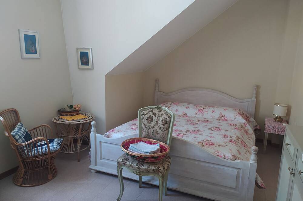 In the Gran Sasso-Monti della Laga Park, villa in small village nestled in the woods in Cortino, Gran Sasso