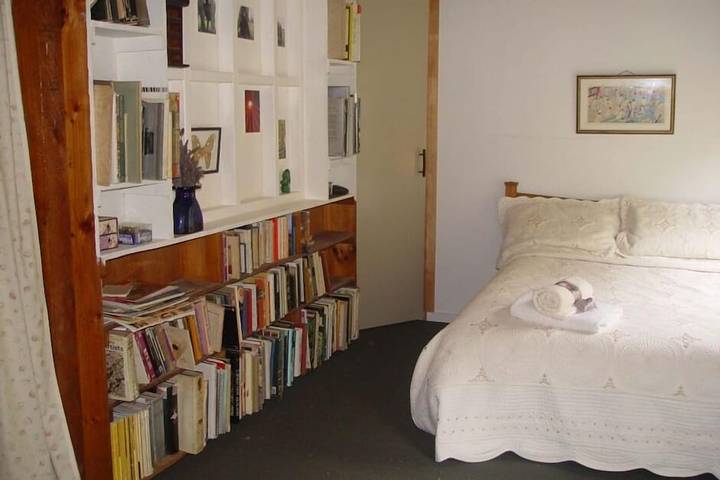 Holiday home for 6 people, with garden, with pets in Auckland Council