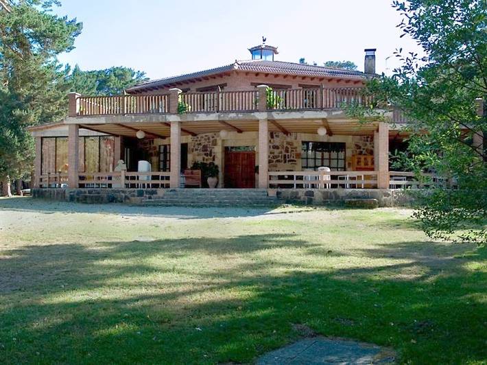 Location de vacances pour 3 personnes, avec vue et jardin ainsi que terrasse et piscine à Vinuesa - 3