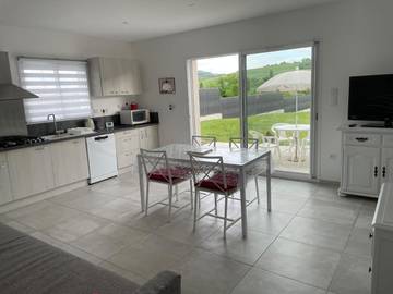 Gîte pour 4 personnes, avec vue et terrasse à La Roche-Blanche