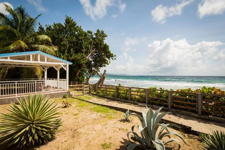 Location de vacances pour 16 personnes, avec vue ainsi que piscine et jardin dans Anse Caffard - 2