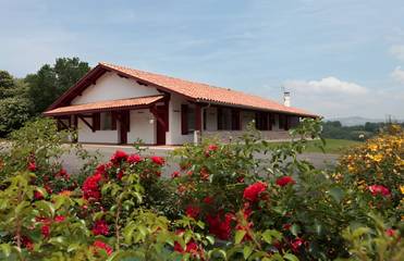 Gîte pour 20 personnes, avec terrasse et jardin à Saint-Jean-Pied-de-Port